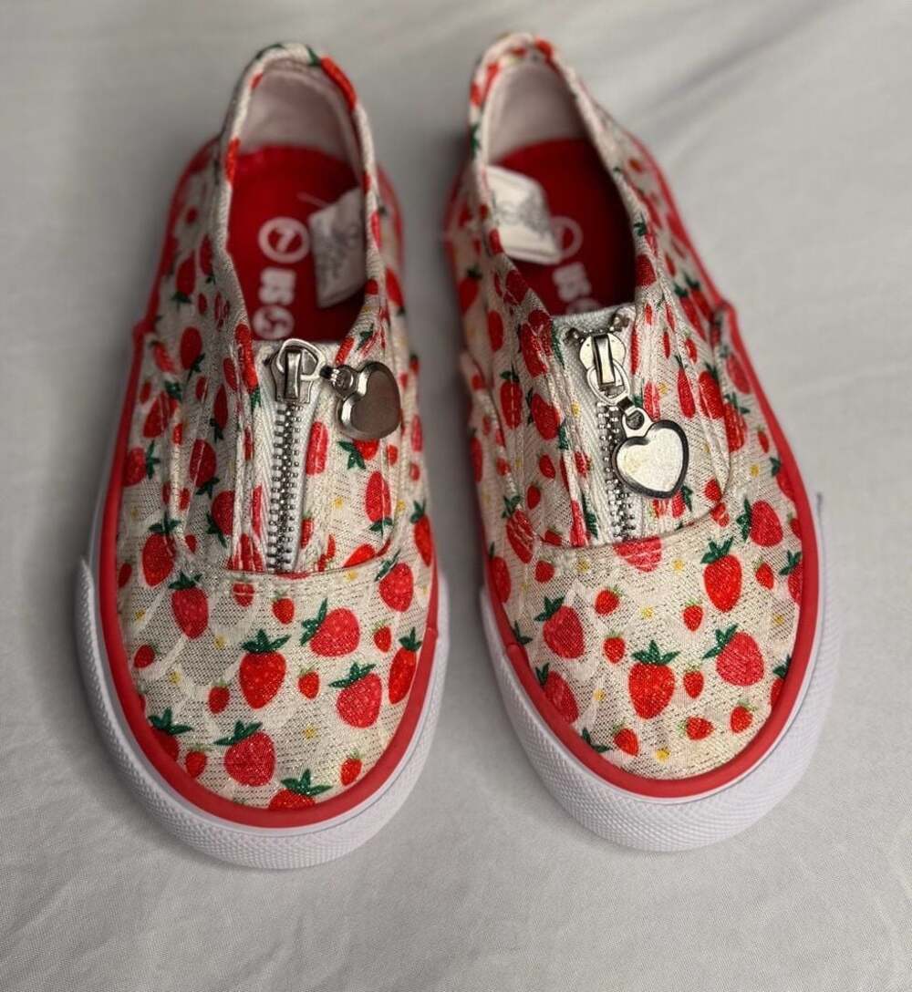 US Sports Toddler Girls Strawberry Print Zipper Front Slip-On Sneakers
